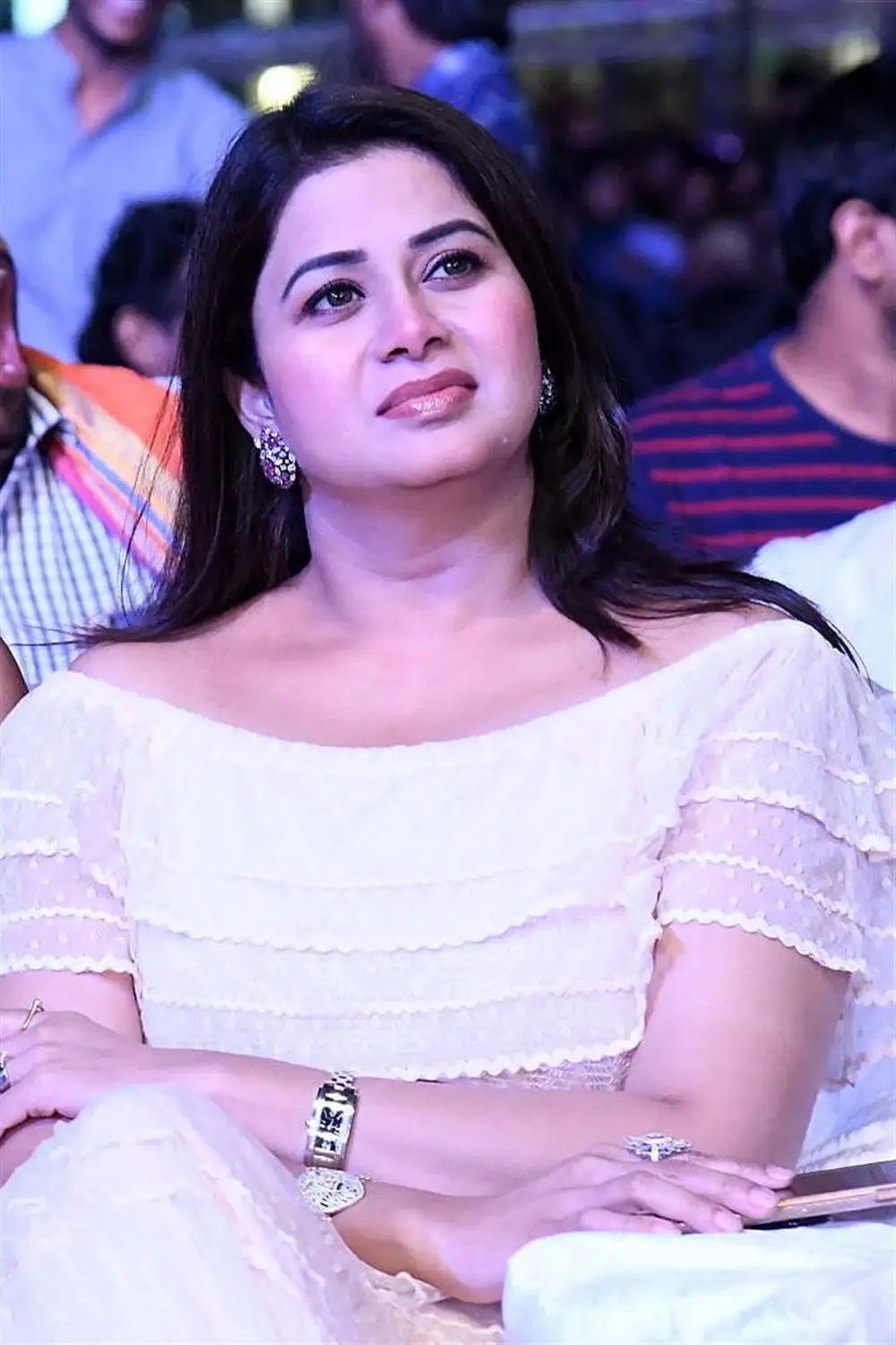 SANGEETHA IN WHITE DRESS AT MOVIE PRE RELEASE FUNCTION 9